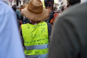 Bloquons-tout At Valence France