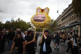 Bloquons-tout At Place de la Republique - Paris