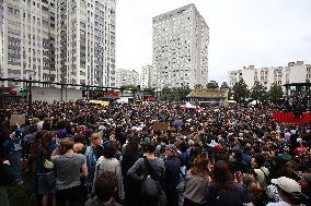 Bloquons-tout At Place des Fetes - Paris