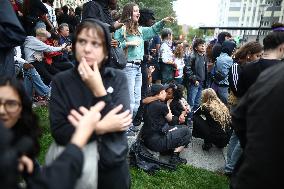 Bloquons-tout At Place des Fetes - Paris