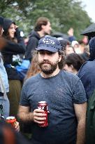 Bloquons-tout At Place des Fetes - Paris