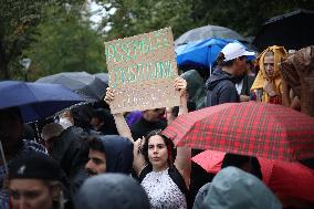 Bloquons-tout At Place des Fetes - Paris