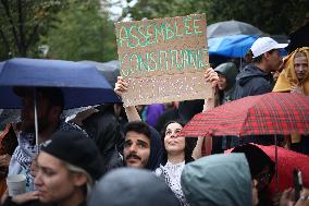 Bloquons-tout At Place des Fetes - Paris