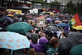 Bloquons-tout At Place des Fetes - Paris