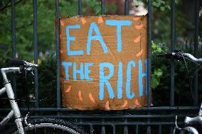 Bloquons-tout At Place des Fetes - Paris