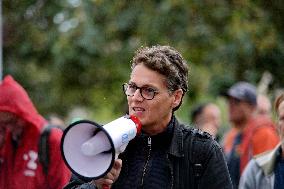 Bloquons Tout At Place d'Italie - Paris