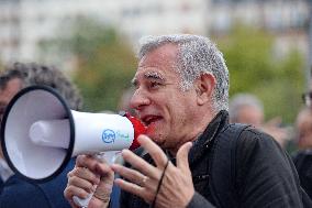 Bloquons Tout At Place d'Italie - Paris