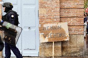 Bloquons Tout In Toulouse