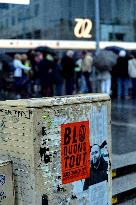 Bloquons Tout At Place d'Italie - Paris