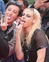 Kristen Stewart poses with fan at Nouvelle Vague screening - Deauville