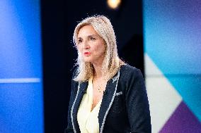 Agnes Evren at Dimanche En Politique on France 3 - Paris