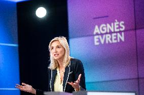 Agnes Evren at Dimanche En Politique on France 3 - Paris