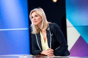 Agnes Evren at Dimanche En Politique on France 3 - Paris