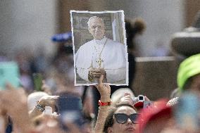 Pope Leo XIV Leading The Angelus Prayer On His 70Th Birthday - Vatican