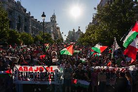 Madrid Hosts Final Stage Of The Vuelta Ciclista A España Marked By Pro-Palestinian Protests