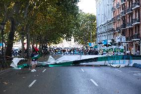 Madrid Hosts Final Stage Of The Vuelta Ciclista A España Marked By Pro-Palestinian Protests