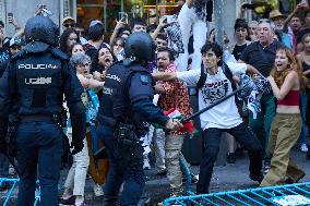 Madrid Hosts Final Stage Of The Vuelta Ciclista A España Marked By Pro-Palestinian Protests