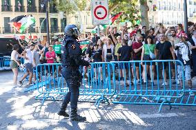 Madrid Hosts Final Stage Of The Vuelta Ciclista A España Marked By Pro-Palestinian Protests
