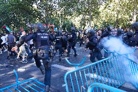 Madrid Hosts Final Stage Of The Vuelta Ciclista A España Marked By Pro-Palestinian Protests