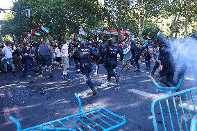 Madrid Hosts Final Stage Of The Vuelta Ciclista A España Marked By Pro-Palestinian Protests