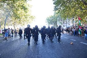 Madrid Hosts Final Stage Of The Vuelta Ciclista A España Marked By Pro-Palestinian Protests