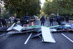 Madrid Hosts Final Stage Of The Vuelta Ciclista A España Marked By Pro-Palestinian Protests