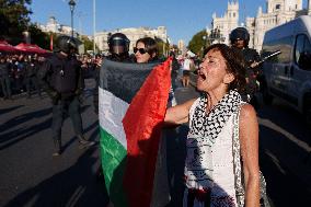 Madrid Hosts Final Stage Of The Vuelta Ciclista A España Marked By Pro-Palestinian Protests