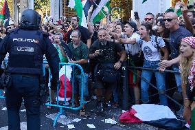 Madrid Hosts Final Stage Of The Vuelta Ciclista A España Marked By Pro-Palestinian Protests