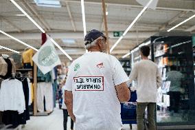 Farmers Protest in Supermarkets - France