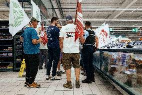 Farmers Protest in Supermarkets - France