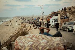 Displaced Palestinians Leaving Gaza - Palestine