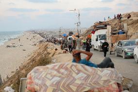 Displaced Palestinians Leaving Gaza - Palestine