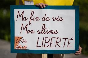 Support of 12 assisted-suicide activists at the opening of their trial - Paris