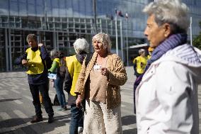 Support of 12 assisted-suicide activists at the opening of their trial - Paris