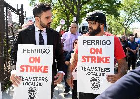 Mamdani Rallies with Striking Members of Teamsters Local 210 in Bronx, NY