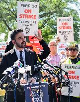 Mamdani Rallies with Striking Members of Teamsters Local 210 in Bronx, NY