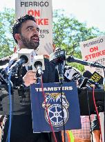 Mamdani Rallies with Striking Members of Teamsters Local 210 in Bronx, NY