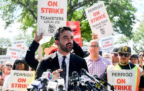 Mamdani Rallies with Striking Members of Teamsters Local 210 in Bronx, NY