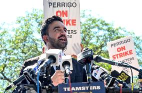 Mamdani Rallies with Striking Members of Teamsters Local 210 in Bronx, NY
