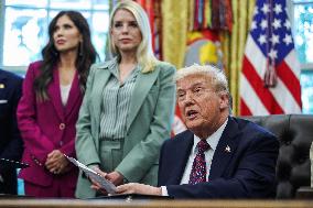 DC: President Trump Signs a Presidential Memorandum in Oval Office