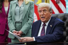 DC: President Trump Signs a Presidential Memorandum in Oval Office