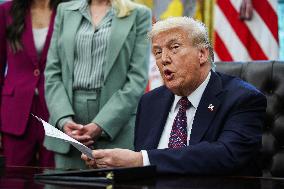 DC: President Trump Signs a Presidential Memorandum in Oval Office