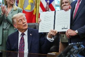 DC: President Trump Signs a Presidential Memorandum in Oval Office