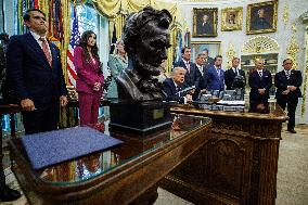 DC: President Trump Signs a Presidential Memorandum in Oval Office