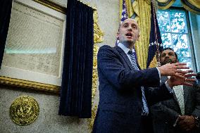 DC: President Trump Signs a Presidential Memorandum in Oval Office