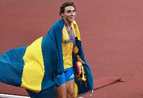 Duplantis Breaks World Pole Vault Record - Tokyo