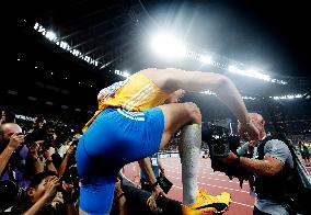 Duplantis Breaks World Pole Vault Record - Tokyo