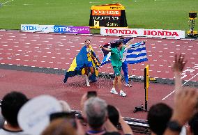 Duplantis Breaks World Pole Vault Record - Tokyo