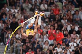 Duplantis Breaks World Pole Vault Record - Tokyo