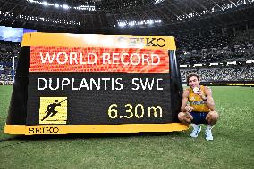 Duplantis Breaks World Pole Vault Record - Tokyo